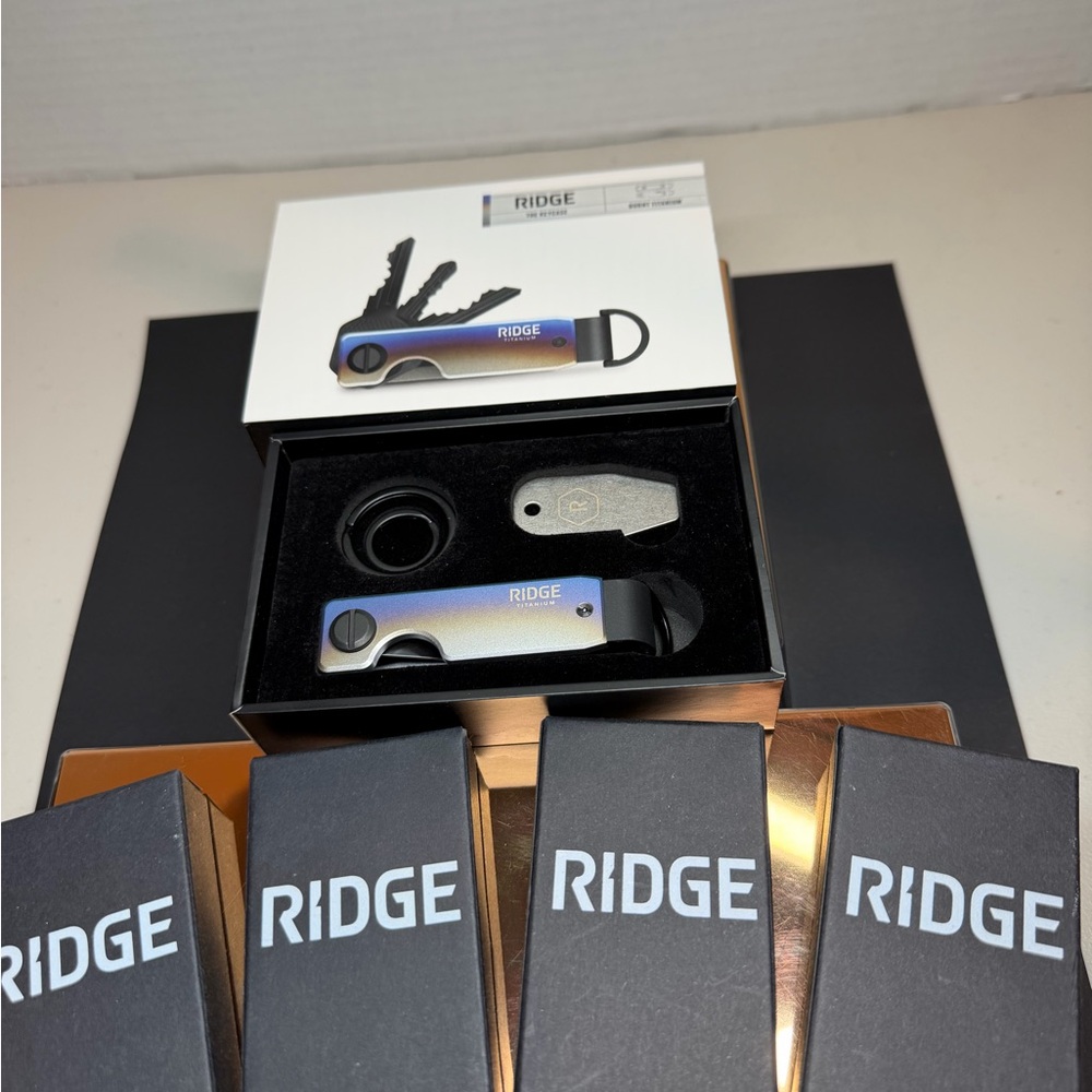 RIDGE | KEYCASE | BURNT TITANIUM+ (1) PVD SCREWS KIT (NWT) - (BEST OFFER $78)